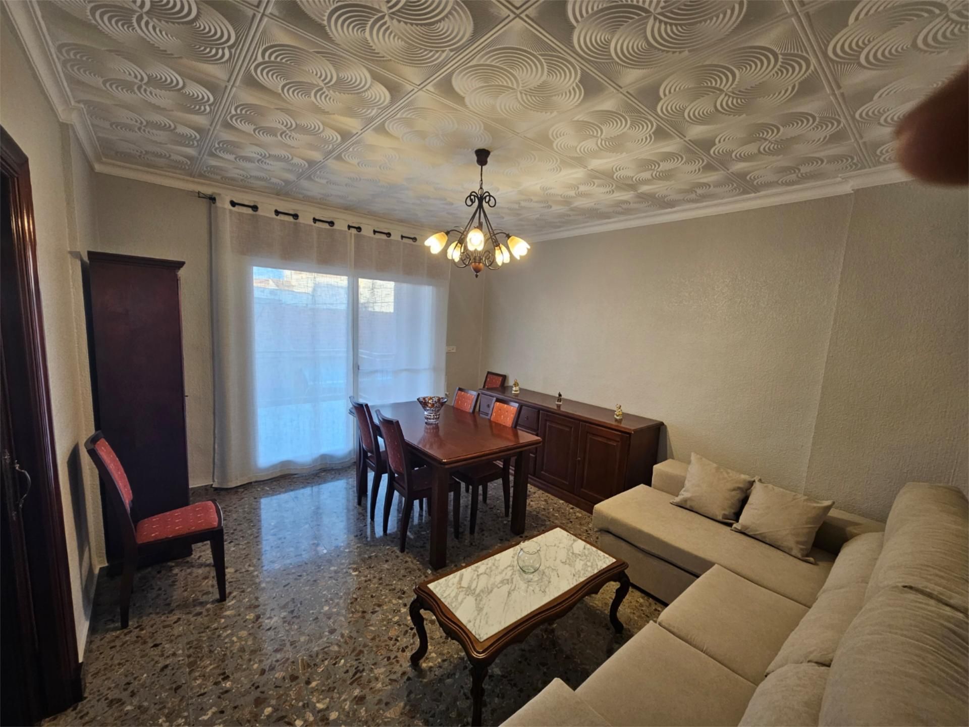 Casa adosada en venda a Calle General Varela, 5, San Pedro del Pinatar ciudad Sala d'estar de Casa adosada en venda en San Pedro del Pinatar amb Balcó