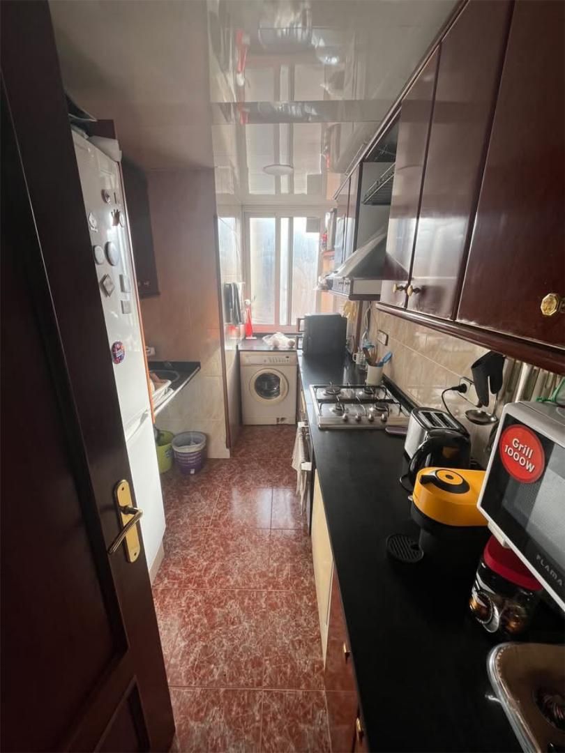 Kitchen of Flat to share in  Barcelona Capital  with Air Conditioner, Heating and Parquet flooring