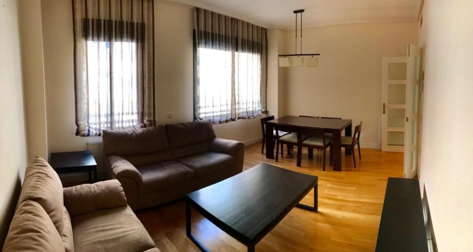 Living room of Flat to rent in  Madrid Capital  with Air Conditioner, Heating and Parquet flooring