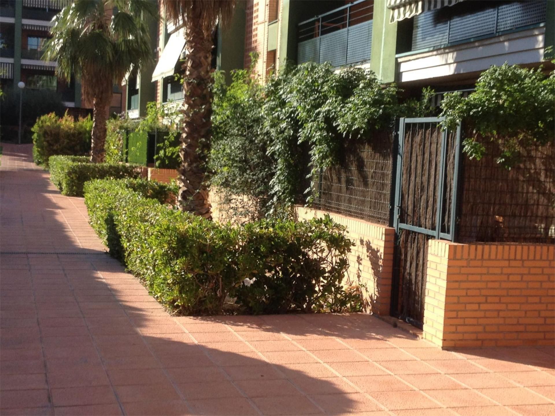 Pis per a compartir a Passeig Penyal d'Ifach, 22, Casas Verdes Vista exterior de Pis per a compartir en Paterna amb Aire condicionat, Jardí privat i Terrassa