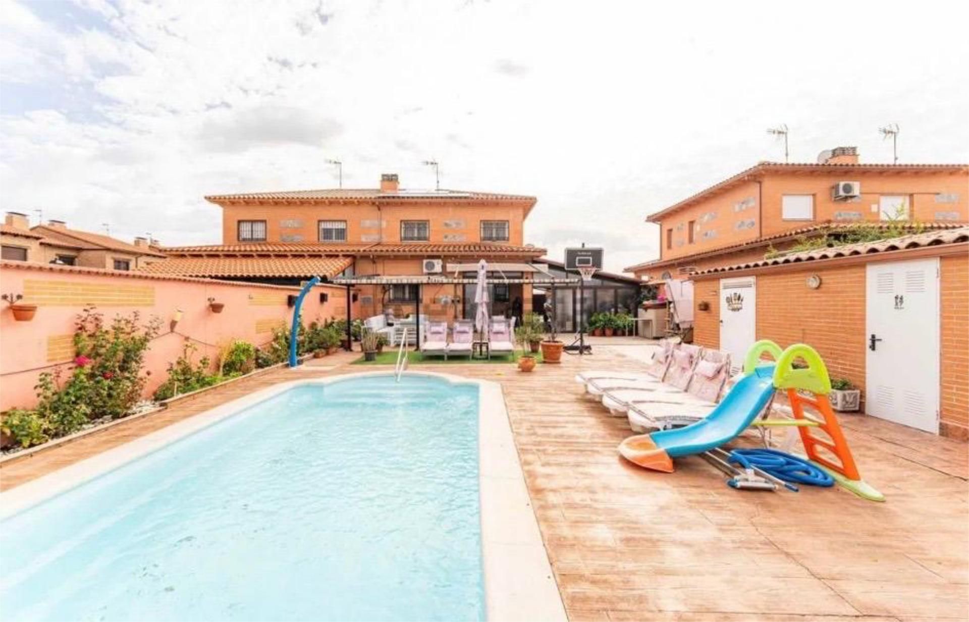 Swimming pool of House or chalet for sale in Carranque  with Air Conditioner, Terrace and Swimming Pool