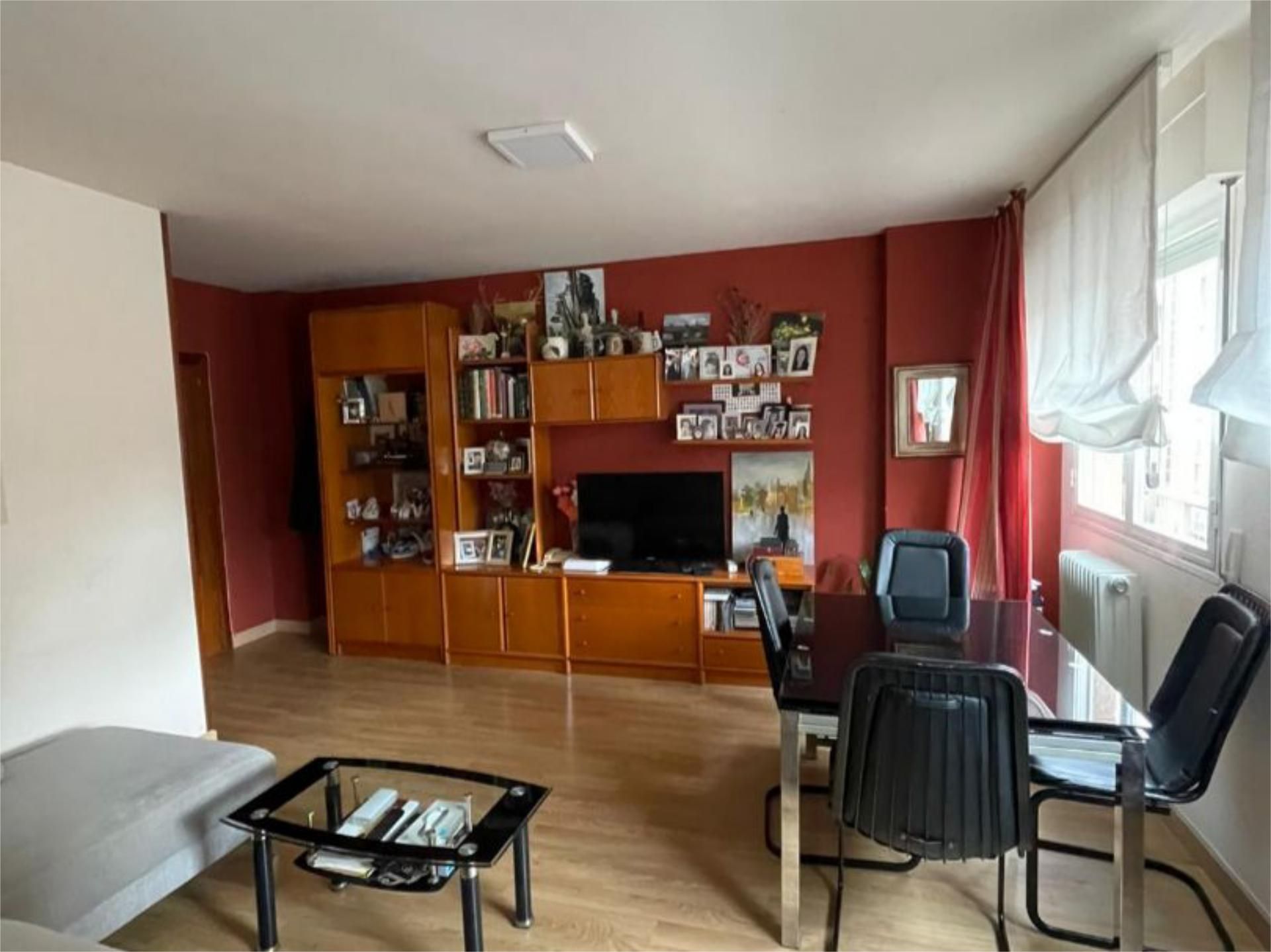 Sala d'estar de Pis en venda en  Logroño amb Calefacció, Parquet i Traster