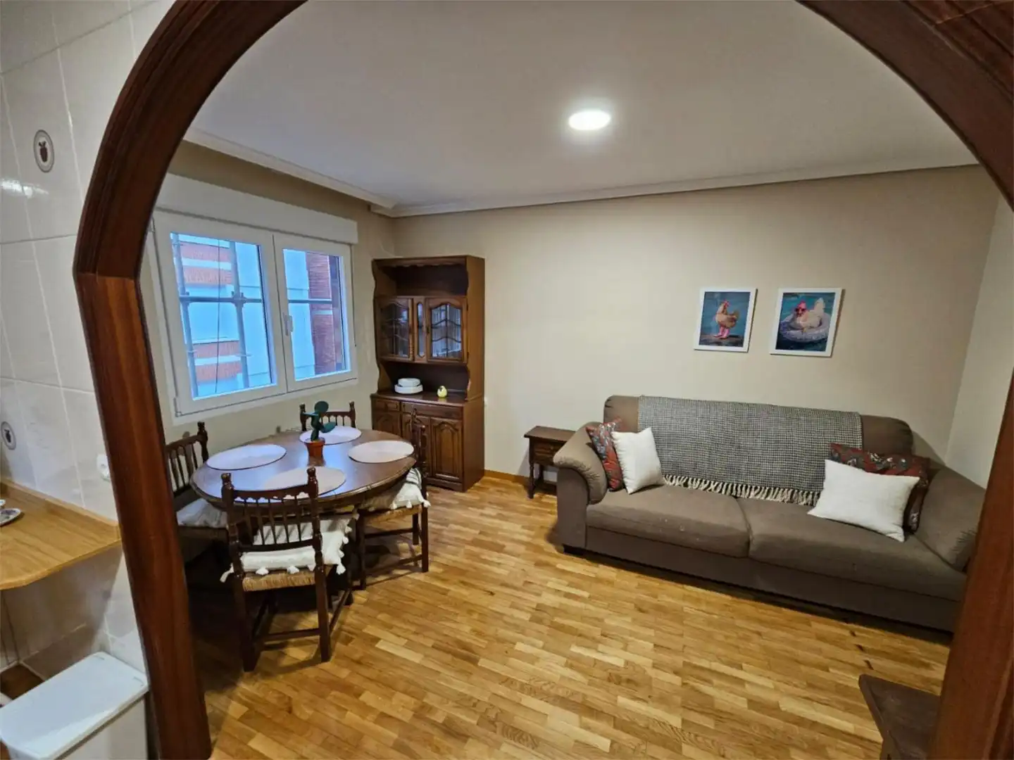 Habitación en Calle Saturnino Cachon, 22, Zona Alta Sala de estar de Casa adosada para compartir en Ponferrada con Calefacción, Parquet y Amueblado