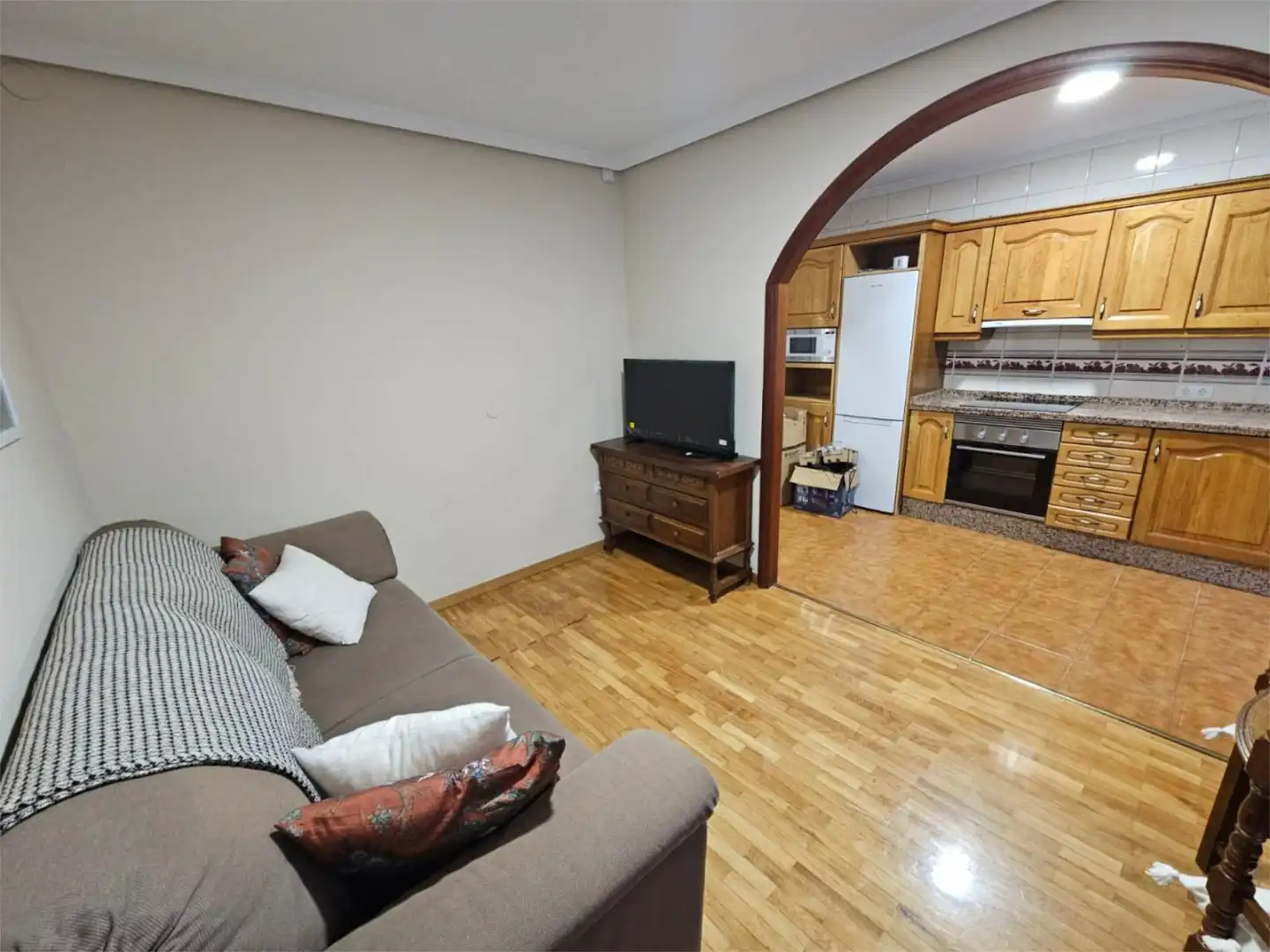 Habitación en Calle Saturnino Cachon, 22, Zona Alta Sala de estar de Casa adosada para compartir en Ponferrada con Calefacción, Parquet y Amueblado