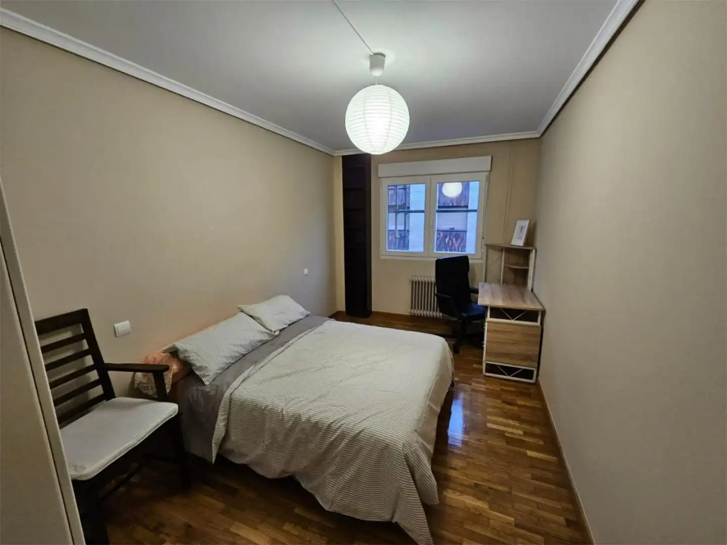 Habitación en Calle Saturnino Cachon, 22, Zona Alta Habitación de Casa adosada para compartir en Ponferrada con Calefacción, Parquet y Amueblado