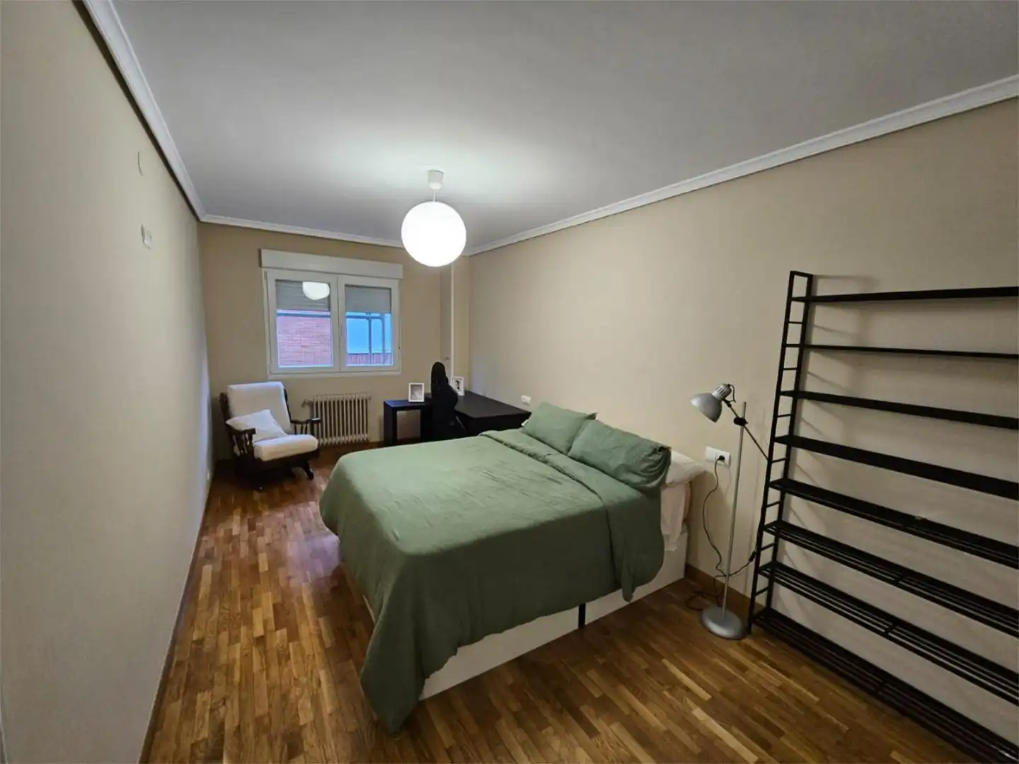 Habitación en Calle Saturnino Cachon, 22, Zona Alta Habitación de Casa adosada para compartir en Ponferrada con Calefacción, Parquet y Amueblado