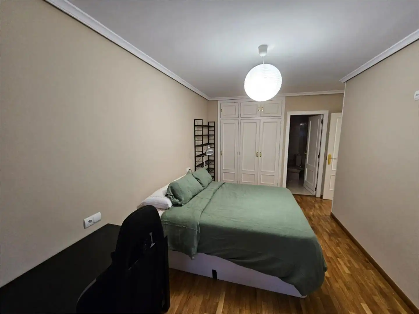 Habitación en Calle Saturnino Cachon, 22, Zona Alta Habitación de Casa adosada para compartir en Ponferrada con Calefacción, Parquet y Amueblado