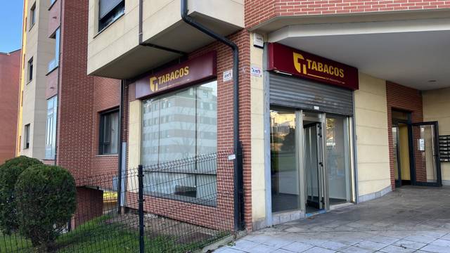 Local comercial en Alquiler en Calle José Ortega y Gasset, 35 en Peñacastillo - Nueva Montaña