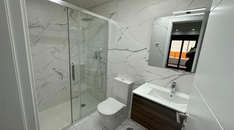 Foto 4 de Piso en venta en Calle Ramón Gallud, 134, Las Piscinas Naturales, Torrevieja