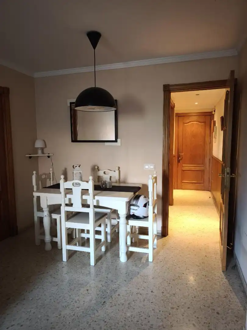 Wohnung zum Verkauf in Paseo Terraza, 16, Mondejar - Junquillos Esszimmer von Wohnung zum Verkauf in La Línea de la Concepción mit Terrasse, Möbliert und Ofen