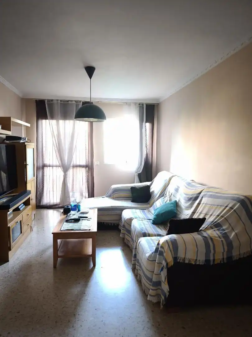 Wohnung zum Verkauf in Paseo Terraza, 16, Mondejar - Junquillos Wohnzimmer von Wohnung zum Verkauf in La Línea de la Concepción mit Terrasse, Möbliert und Ofen