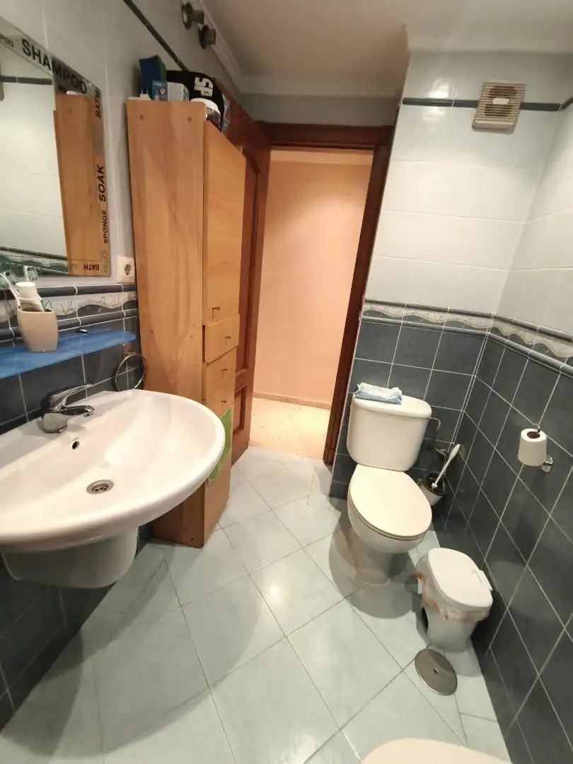 Wohnung zum Verkauf in Paseo Terraza, 16, Mondejar - Junquillos Badezimmer von Wohnung zum Verkauf in La Línea de la Concepción mit Terrasse, Möbliert und Ofen