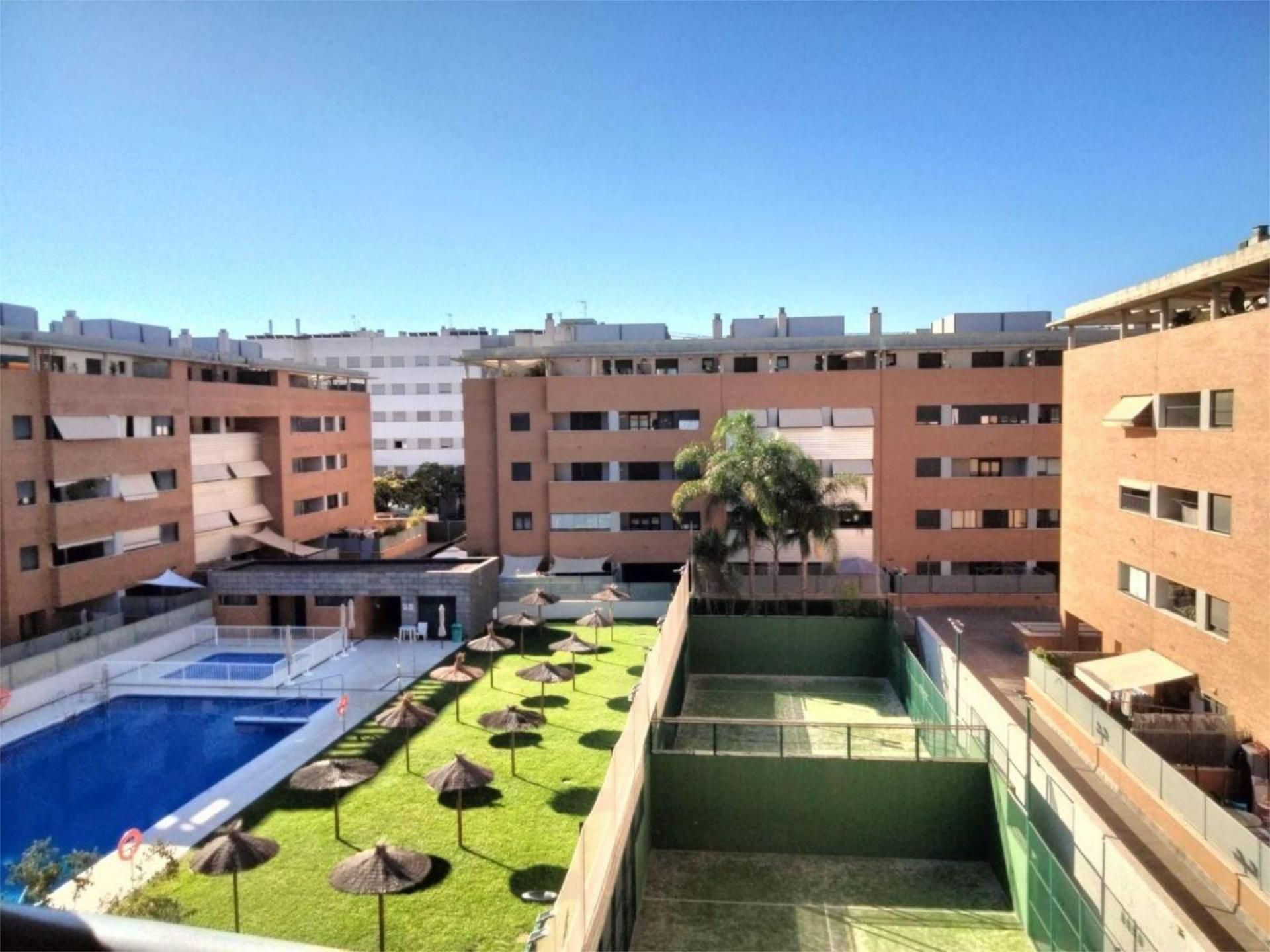 Exterior view of Flat to rent in Mairena del Aljarafe  with Air Conditioner, Terrace and Swimming Pool