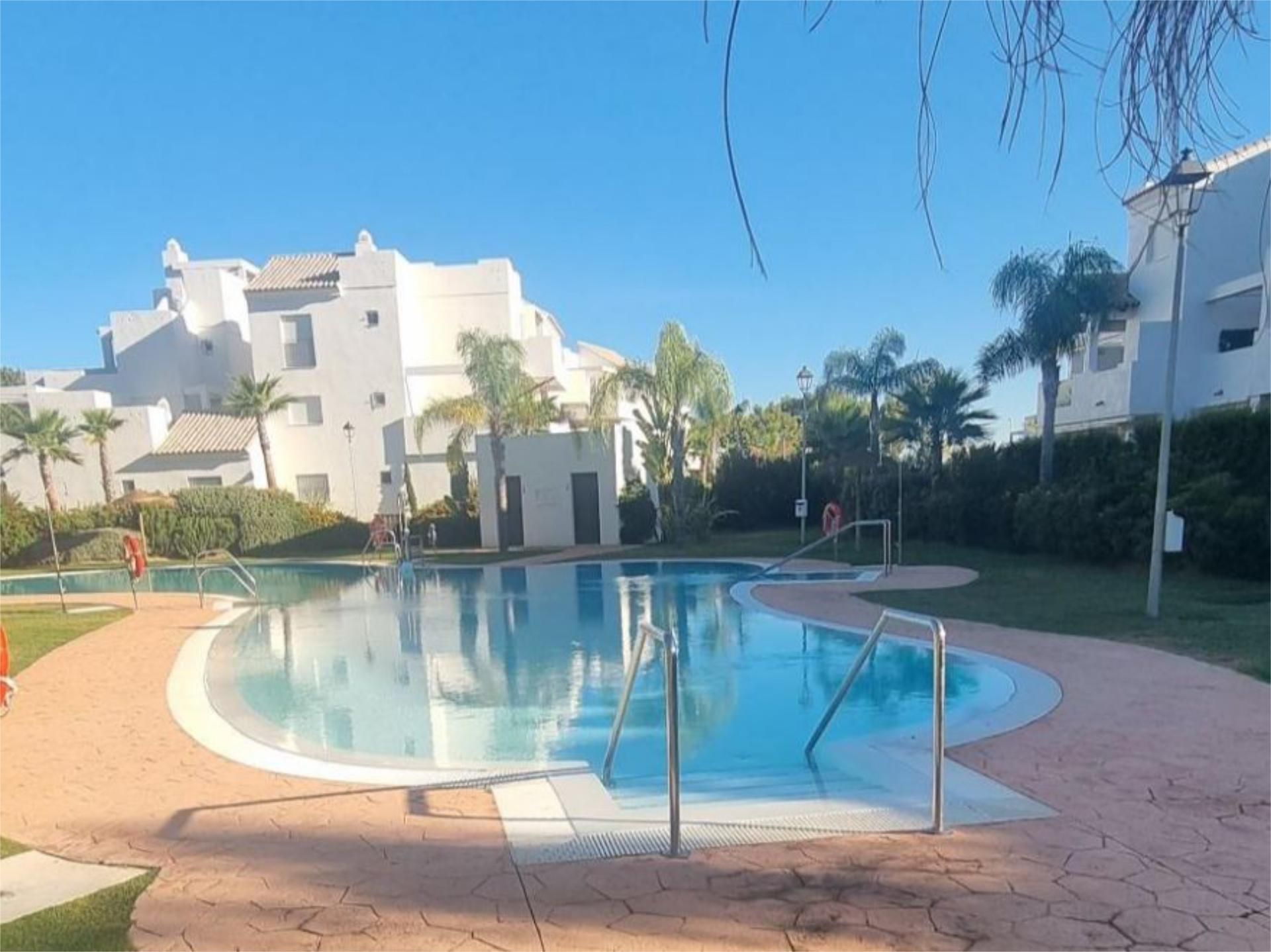 Swimming pool of Apartment to rent in Chipiona  with Air Conditioner, Terrace and Swimming Pool