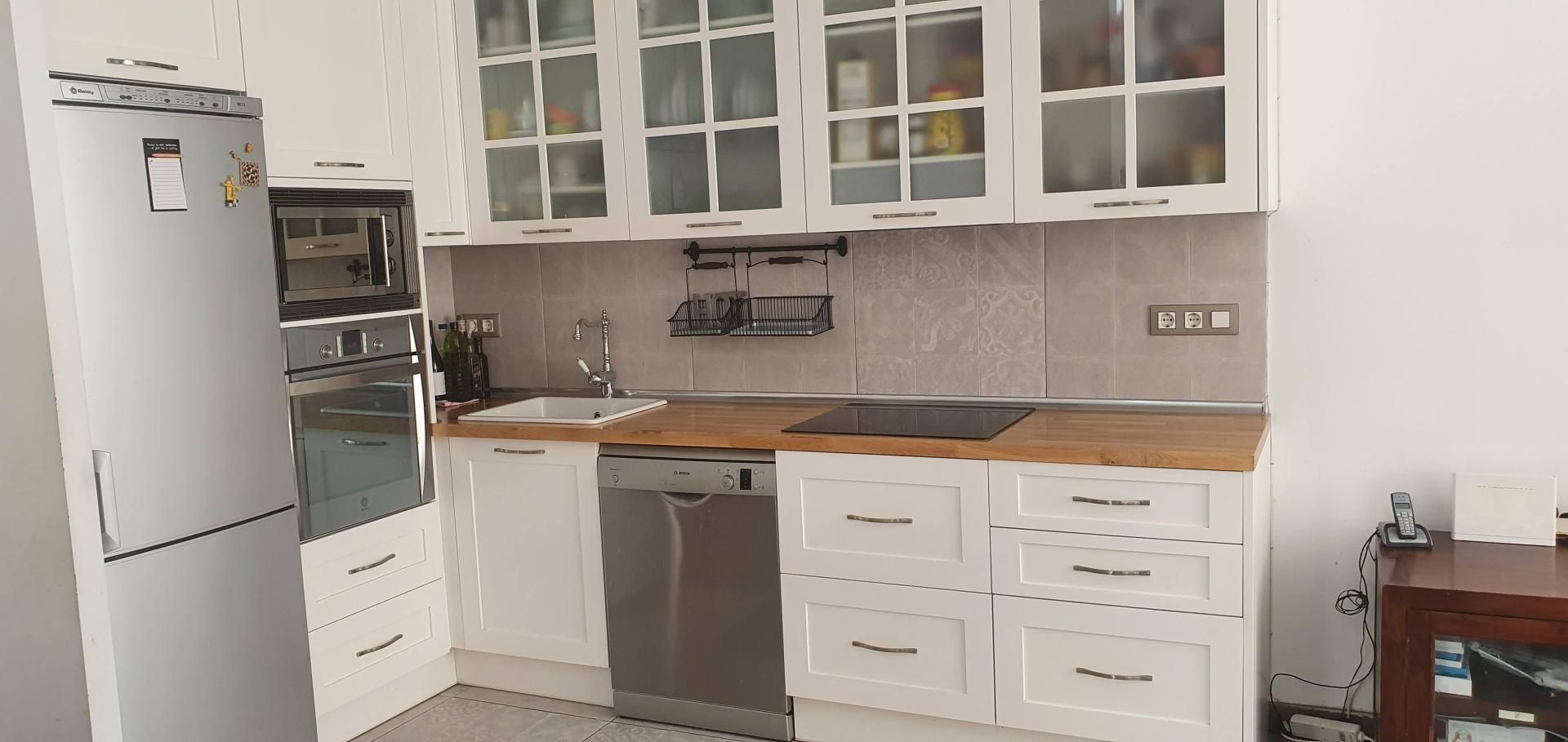 Kitchen of Flat to rent in  Granada Capital  with Air Conditioner, Heating and Storage room