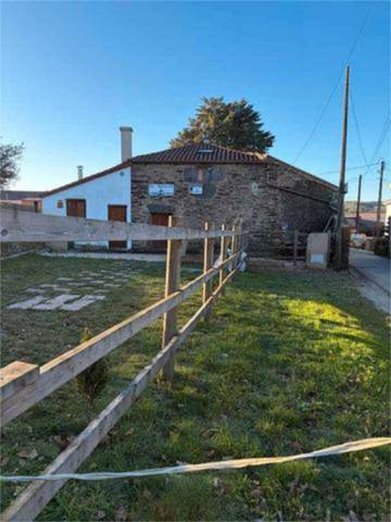 Local comercial en Alquiler en O Pino