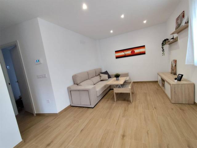 Planta baja en Alquiler en Calle Virgen de la Soledad, 17 en Plaza Castelar - Mercado Central