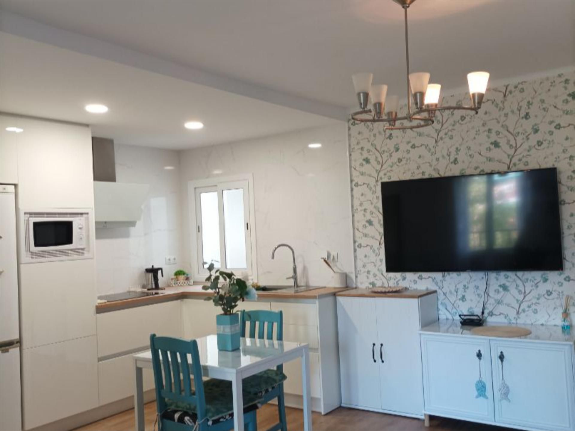 Cuina de Pis per a compartir en Mataró amb Calefacció, Parquet i Moblat