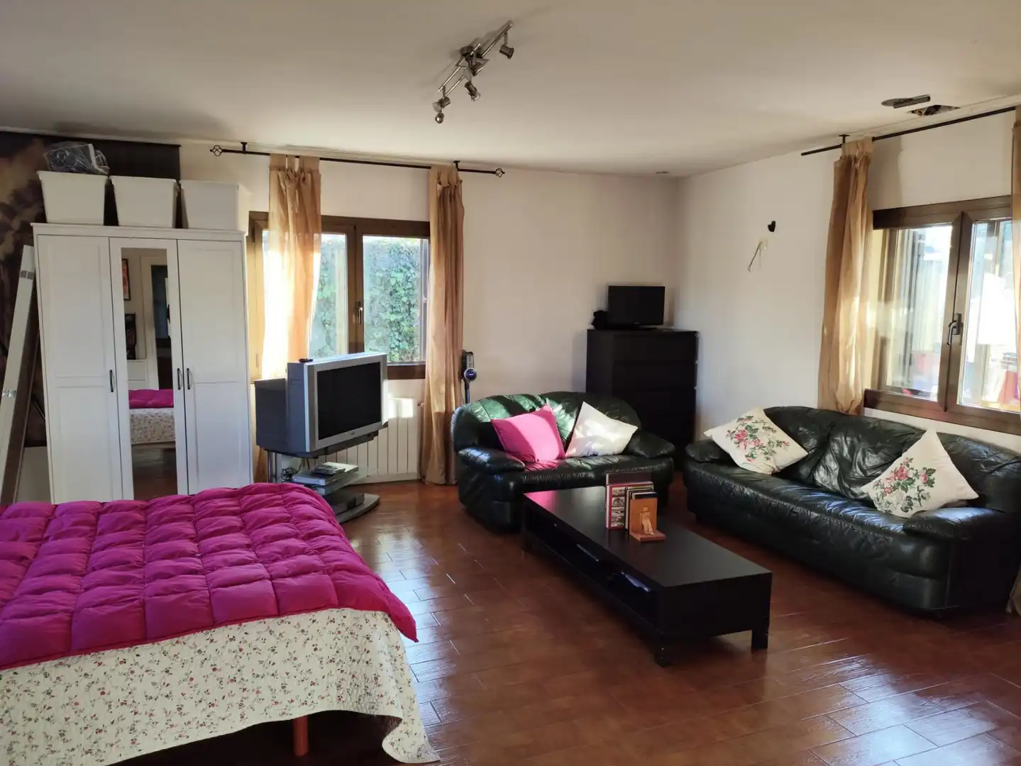 Houses for sale in Calle de San Lázaro, 72, Buitrago del Lozoya Living room of Houses for sale in Buitrago del Lozoya with Air Conditioner, Terrace and Swimming Pool