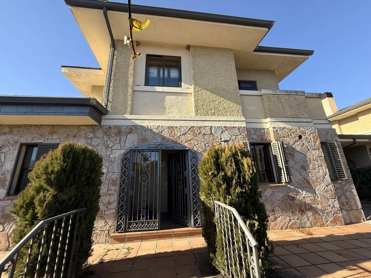 Houses for sale in Calle de San Lázaro, 72, Buitrago del Lozoya Exterior view of Houses for sale in Buitrago del Lozoya with Air Conditioner, Terrace and Swimming Pool