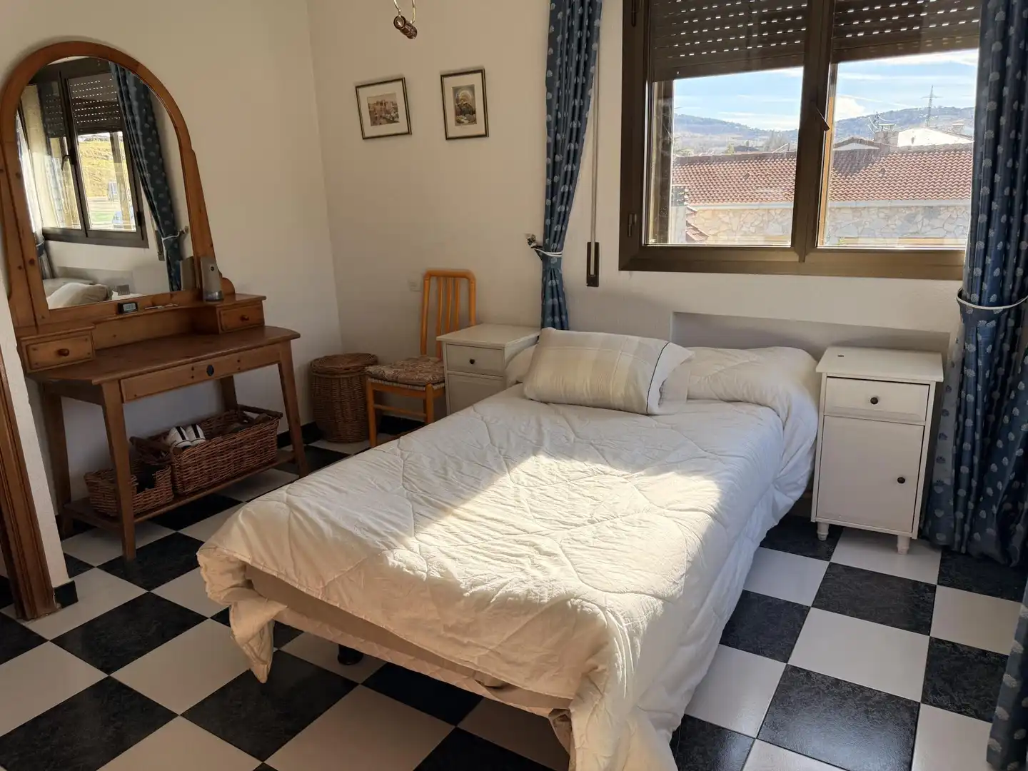 Houses for sale in Calle de San Lázaro, 72, Buitrago del Lozoya Bedroom of Houses for sale in Buitrago del Lozoya with Air Conditioner, Terrace and Swimming Pool