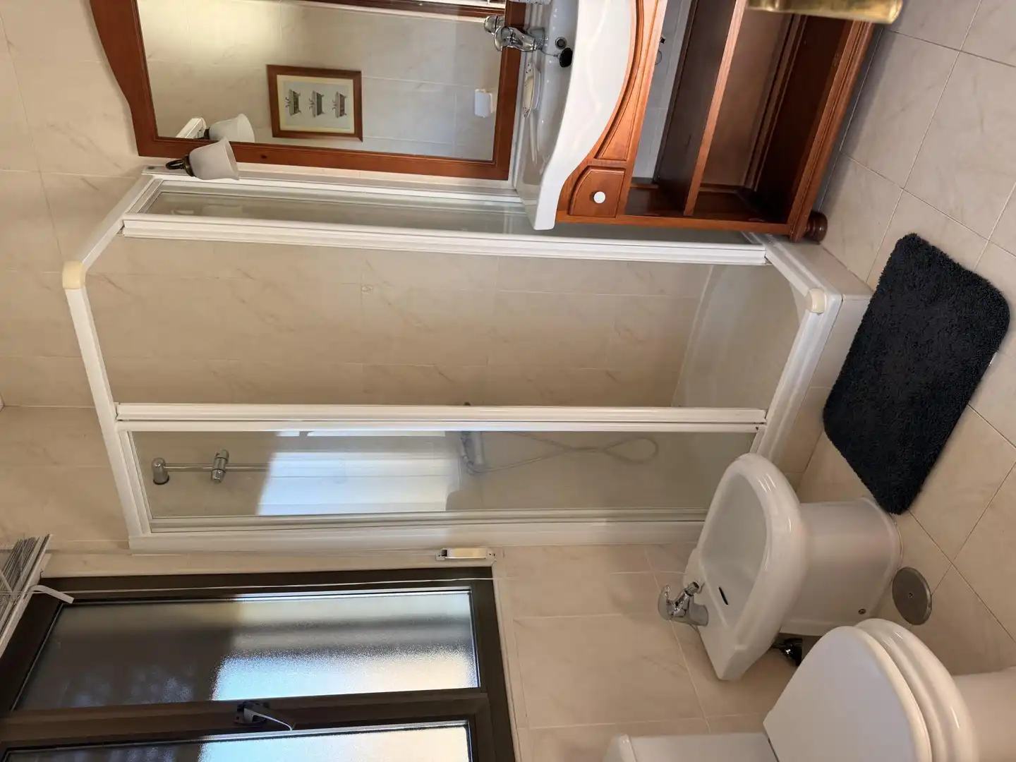 Houses for sale in Calle de San Lázaro, 72, Buitrago del Lozoya Bathroom of Houses for sale in Buitrago del Lozoya with Air Conditioner, Terrace and Swimming Pool