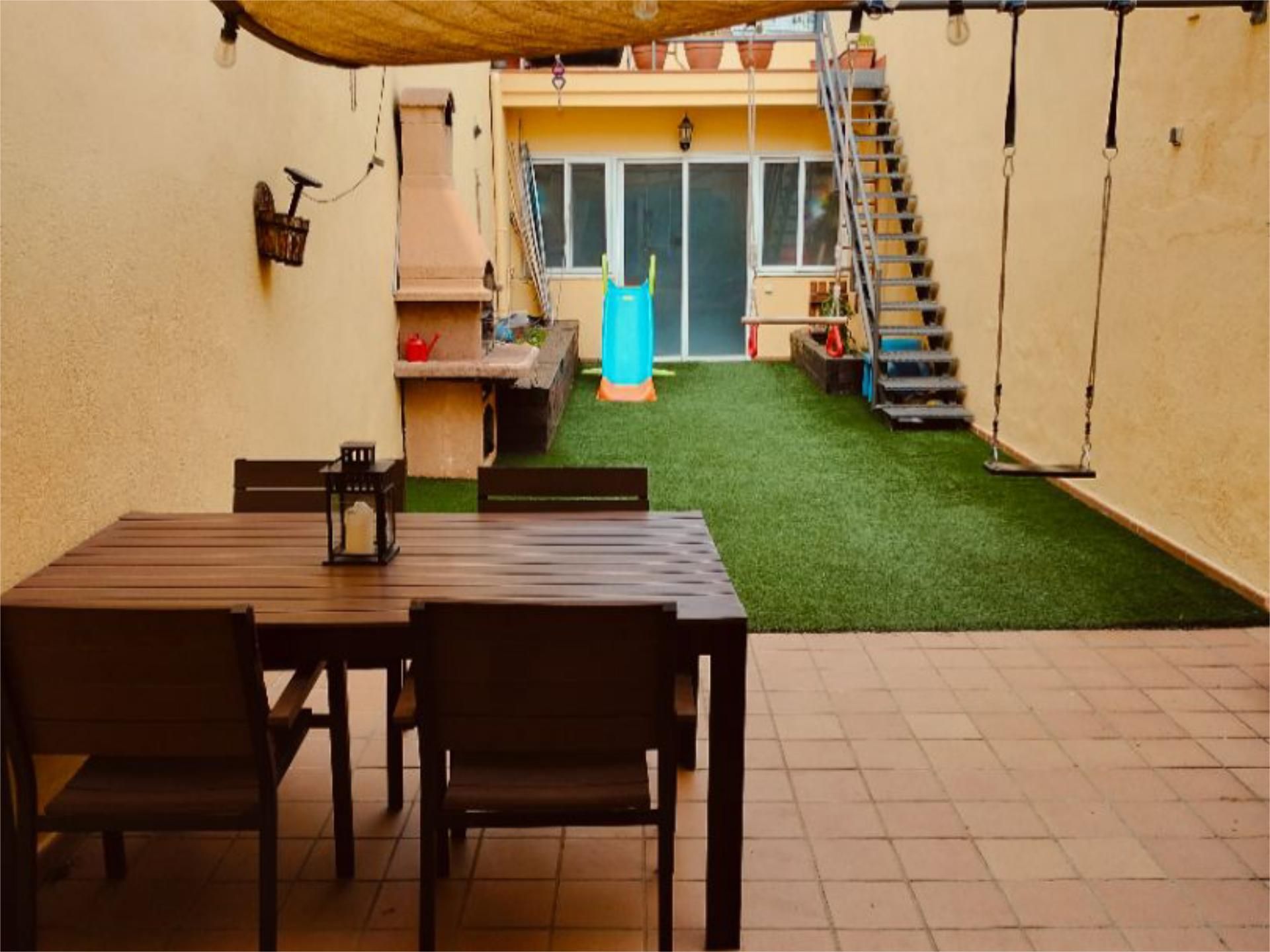 Single-family semi-detached for sale in Carrer de Sant Maties, 89, Creu Alta Terrace of Single-family semi-detached for sale in Sabadell with Air Conditioner, Heating and Private garden