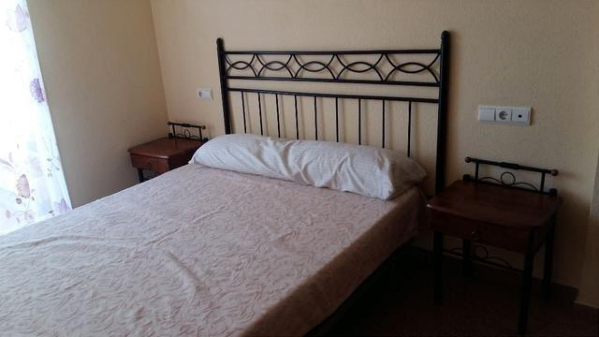 Dormitori de Pis de lloguer en Las Gabias amb Terrassa i Piscina