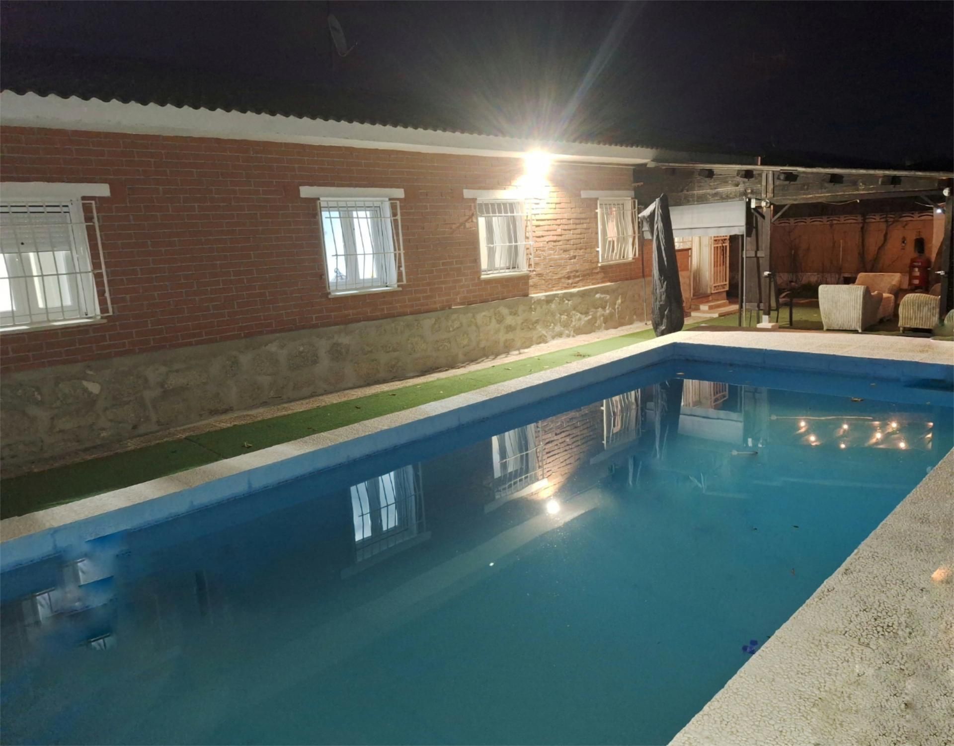 Casa o xalet en venda a Calle Comuneros de Castilla, Los Robles Piscina de Casa o xalet en venda en Seseña amb Aire condicionat, Calefacció i Jardí privat