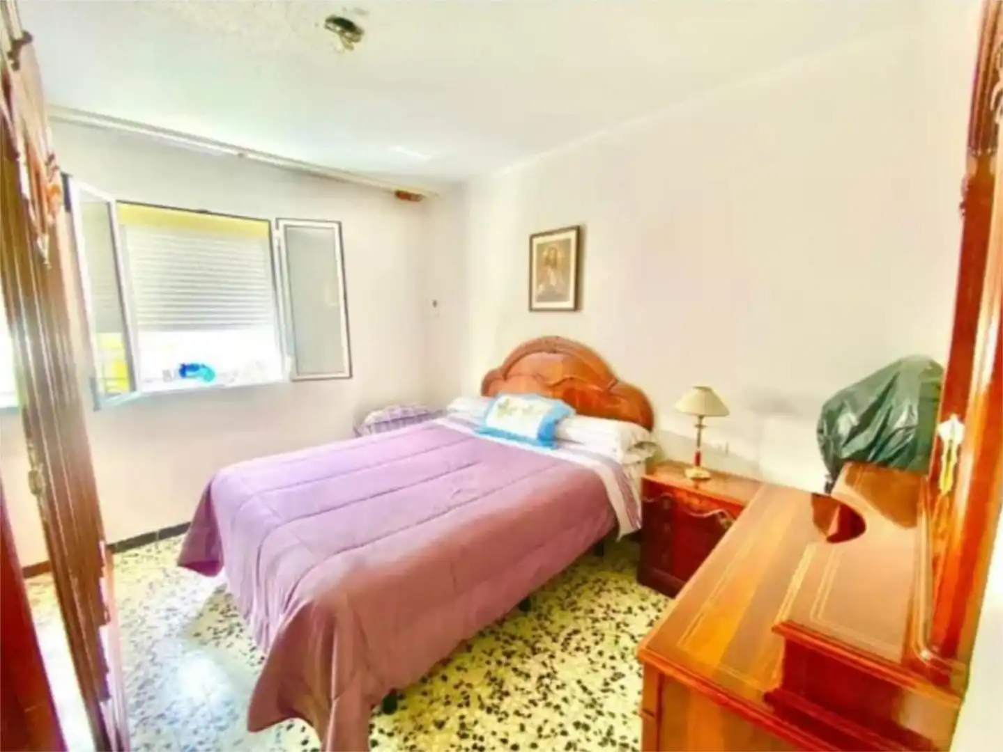Piso en venta en Calle Divinas Palabras, 18, La Oliva Habitación de Piso en venta en Sevilla con Aire acondicionado y Amueblado