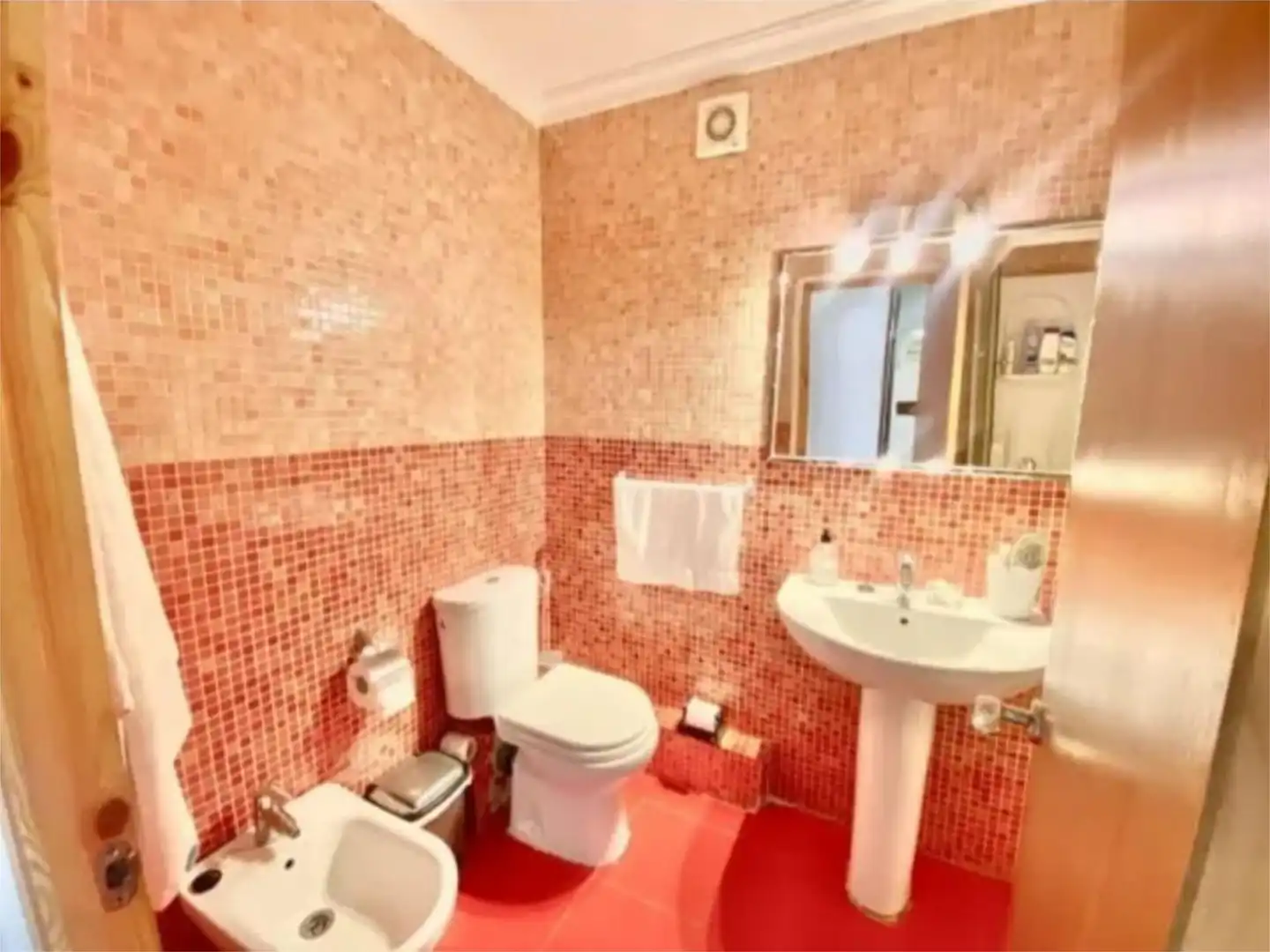 Piso en venta en Calle Divinas Palabras, 18, La Oliva Baño de Piso en venta en Sevilla con Aire acondicionado y Amueblado