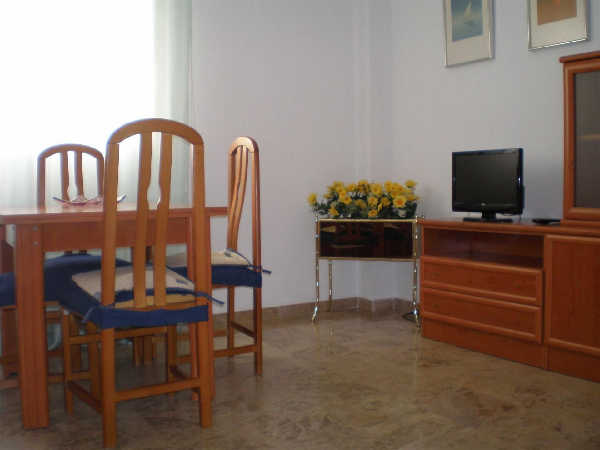 Apartment to rent in Calle Siete de Mayo, 11, Ciudad Jardín - Zoco Dining room of Apartment to rent in Córdoba Capital with Air Conditioner and Furnished