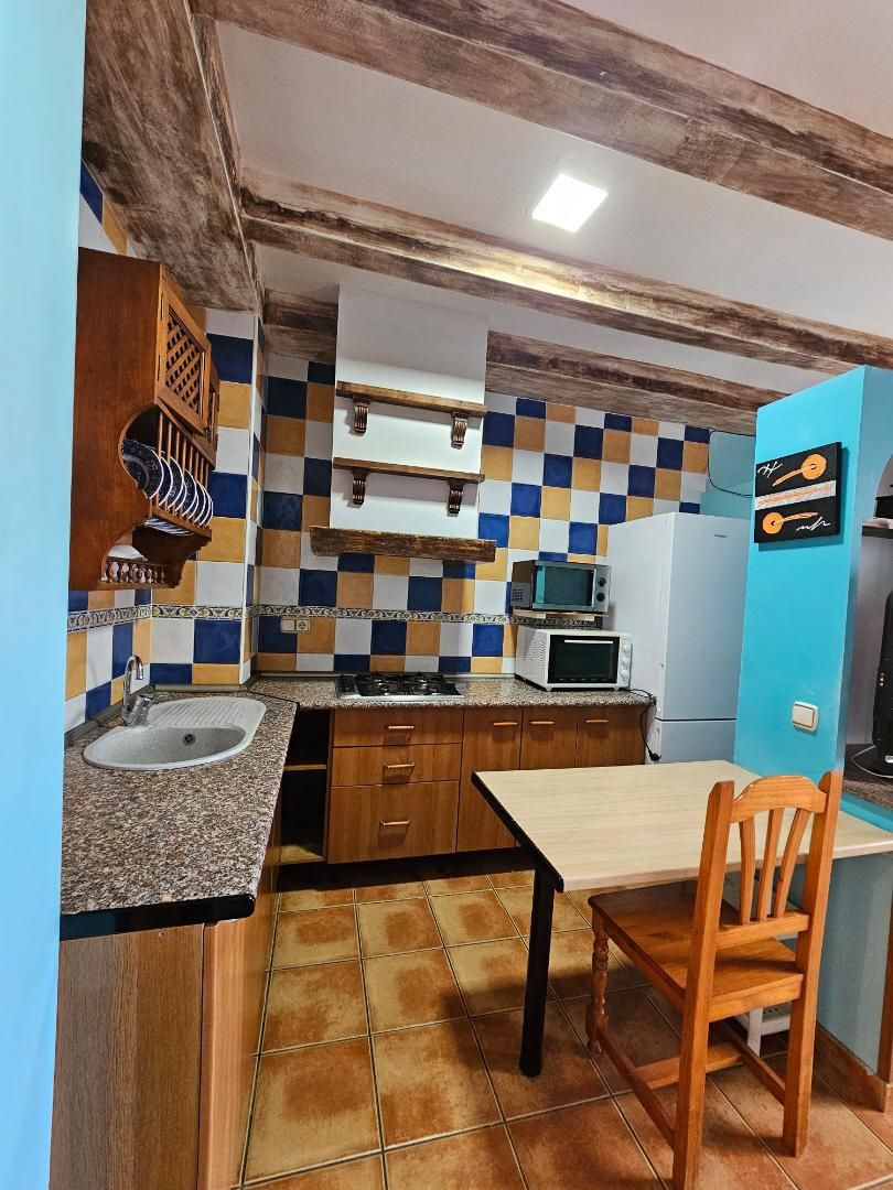 Piso de alquiler en Calle José Medina, 5, Torrox Pueblo Cocina de Piso de alquiler en Torrox con Aire acondicionado, Terraza y Amueblado
