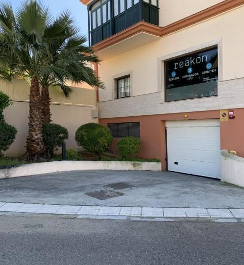 Garage to rent in Camino del Molinillo, 3, V Centenario - Piletas - Capuchinos, Sanlúcar de Barrameda - image 1 Photo 1 of Garage to rent in Camino del Molinillo, 3, V Centenario - Piletas - Capuchinos, Sanlúcar de Barrameda