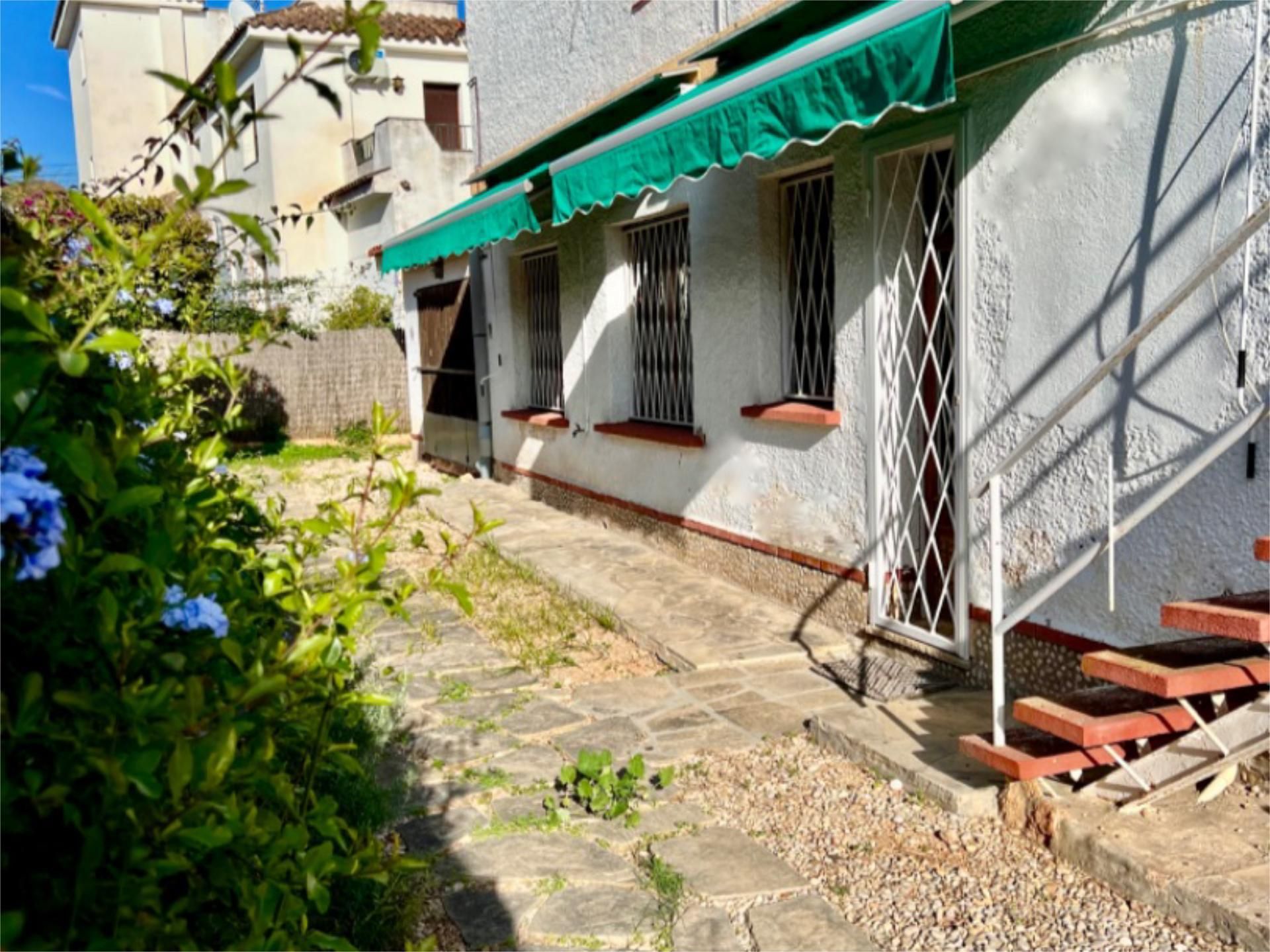 Exterior view of Single-family semi-detached for sale in Torredembarra  with Air Conditioner and Terrace