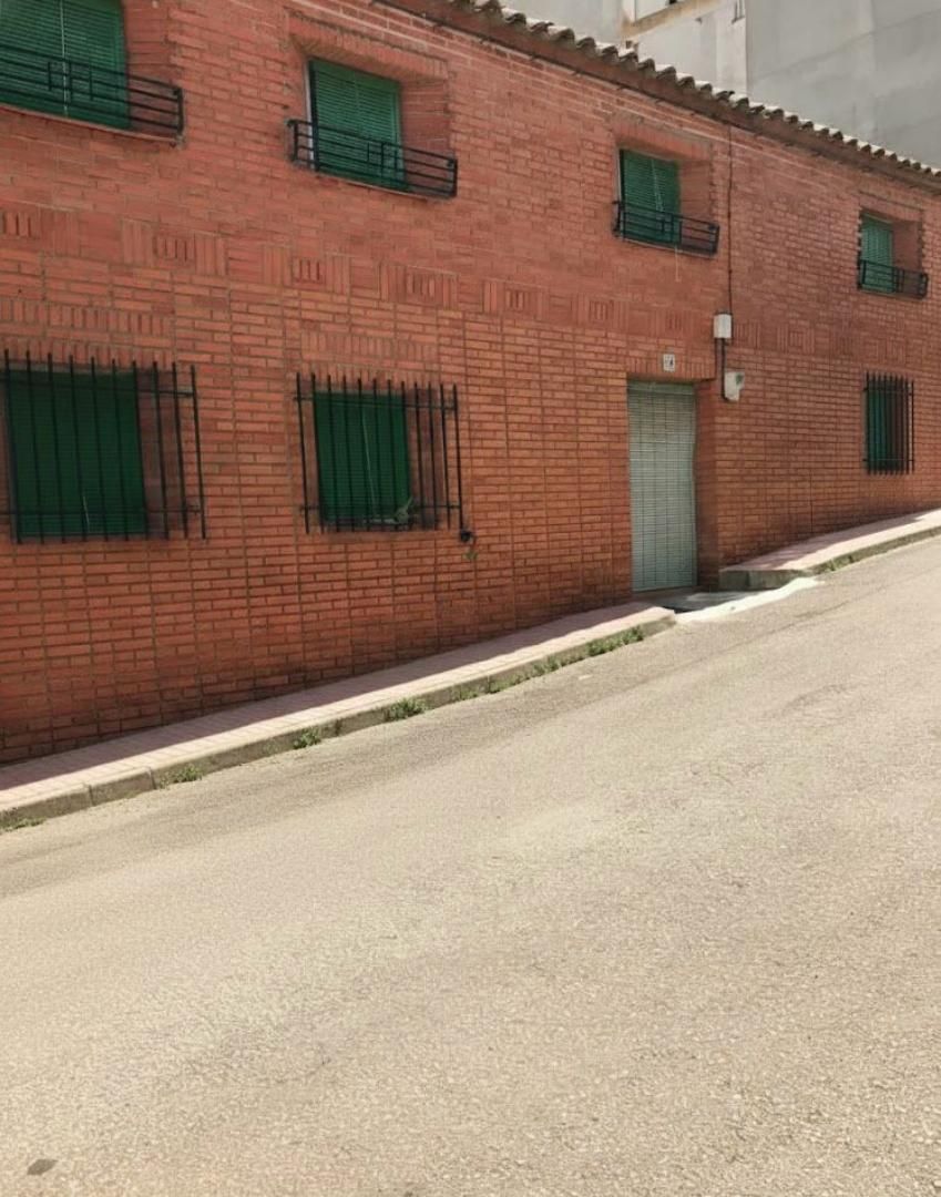 Vista exterior de Casa adosada en venda en Alhambra amb Rentadora