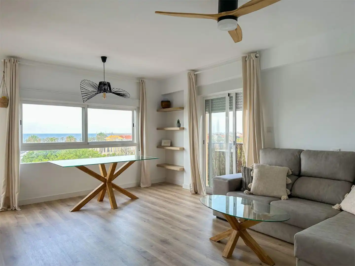 Living room of Flat for rent in Valencia  with Air Conditioner, Furnished and Balcony
