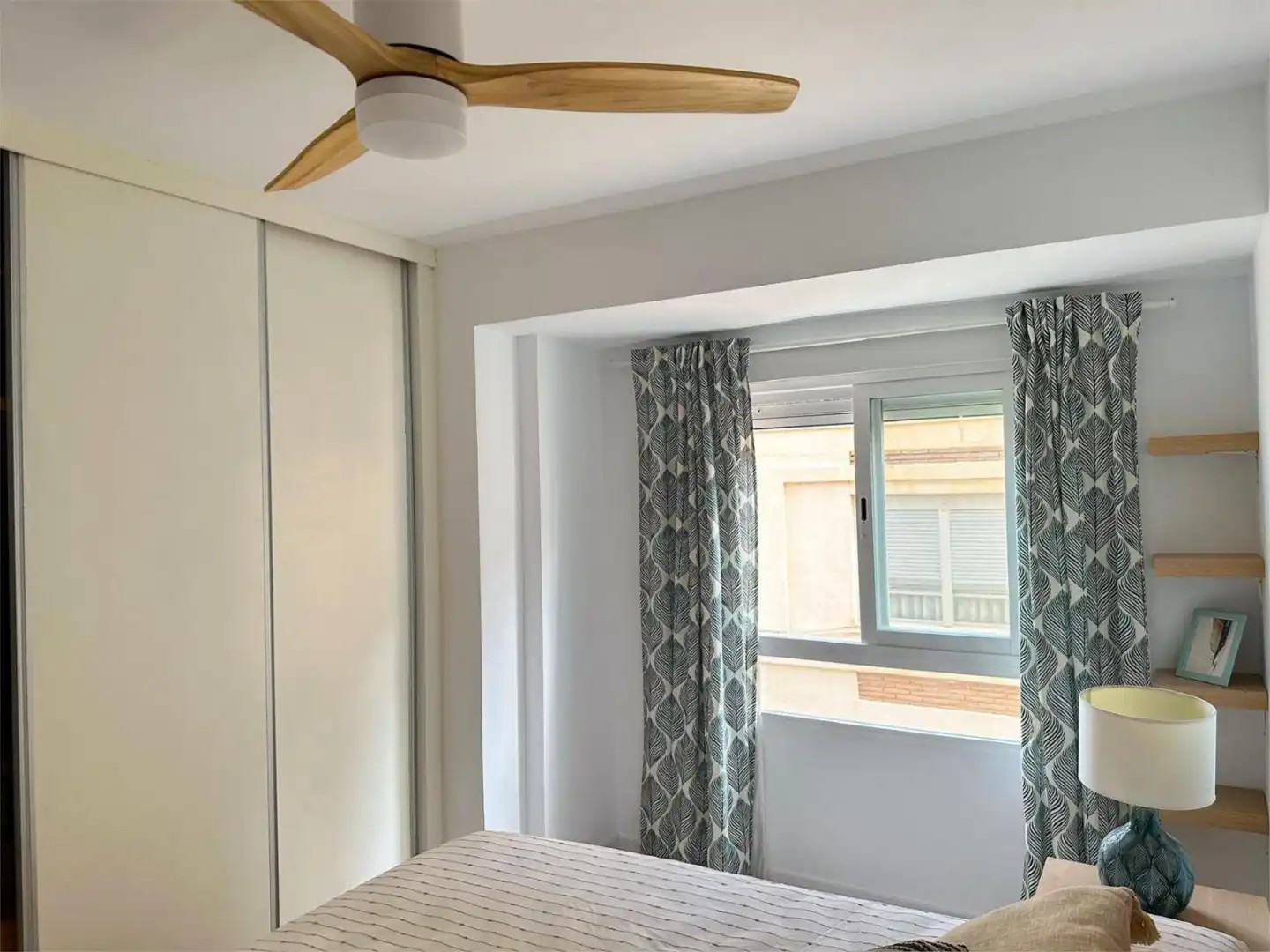 Bedroom of Flat for rent in Valencia  with Air Conditioner, Furnished and Balcony