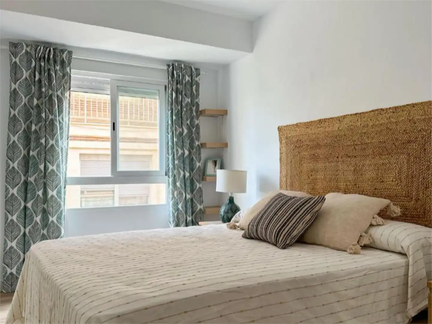 Bedroom of Flat for rent in Valencia  with Air Conditioner, Furnished and Balcony