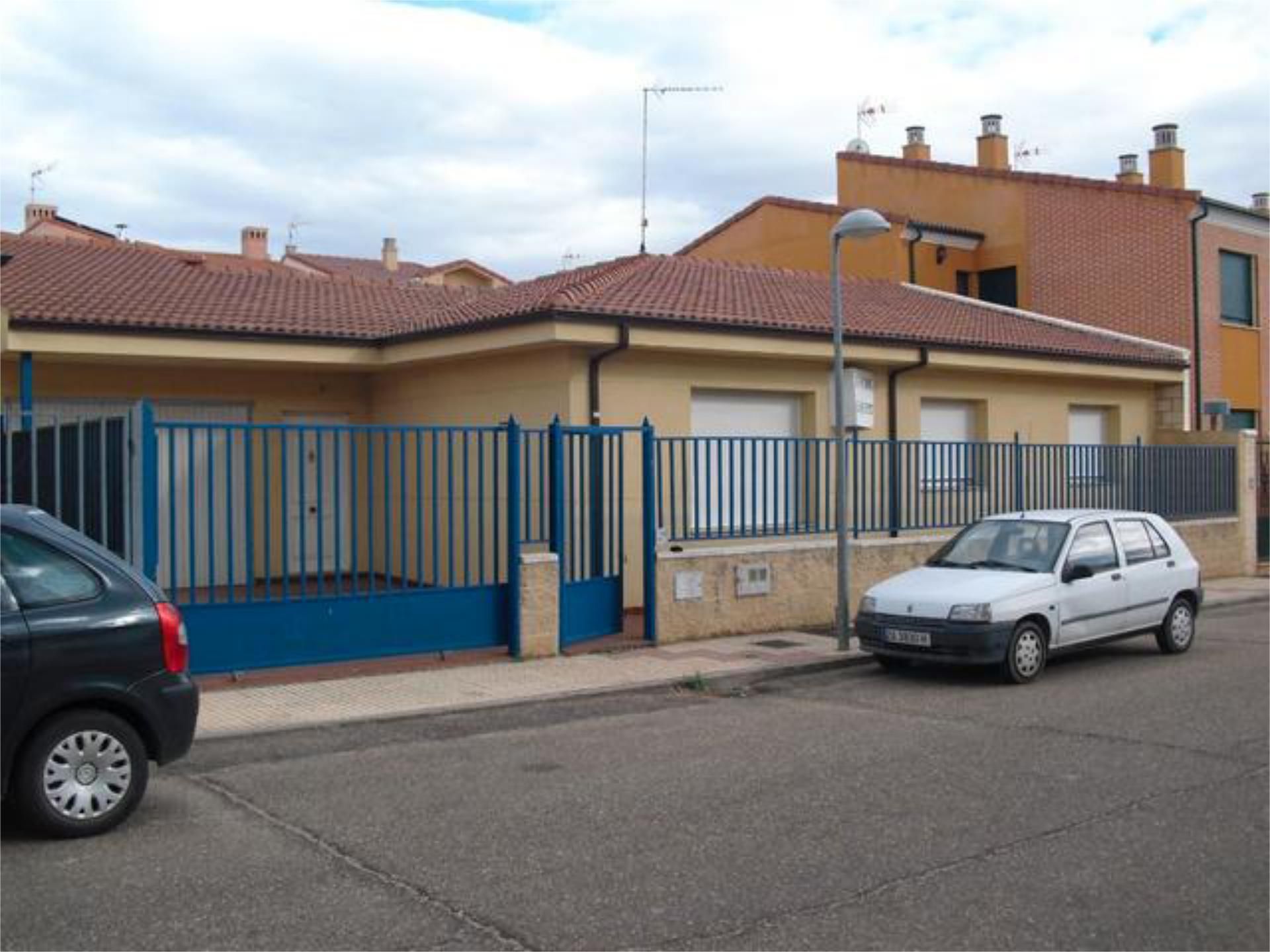 Casa adosada en venda a Toro Vista exterior de Casa adosada en venda en Toro amb Calefacció, Jardí privat i Traster