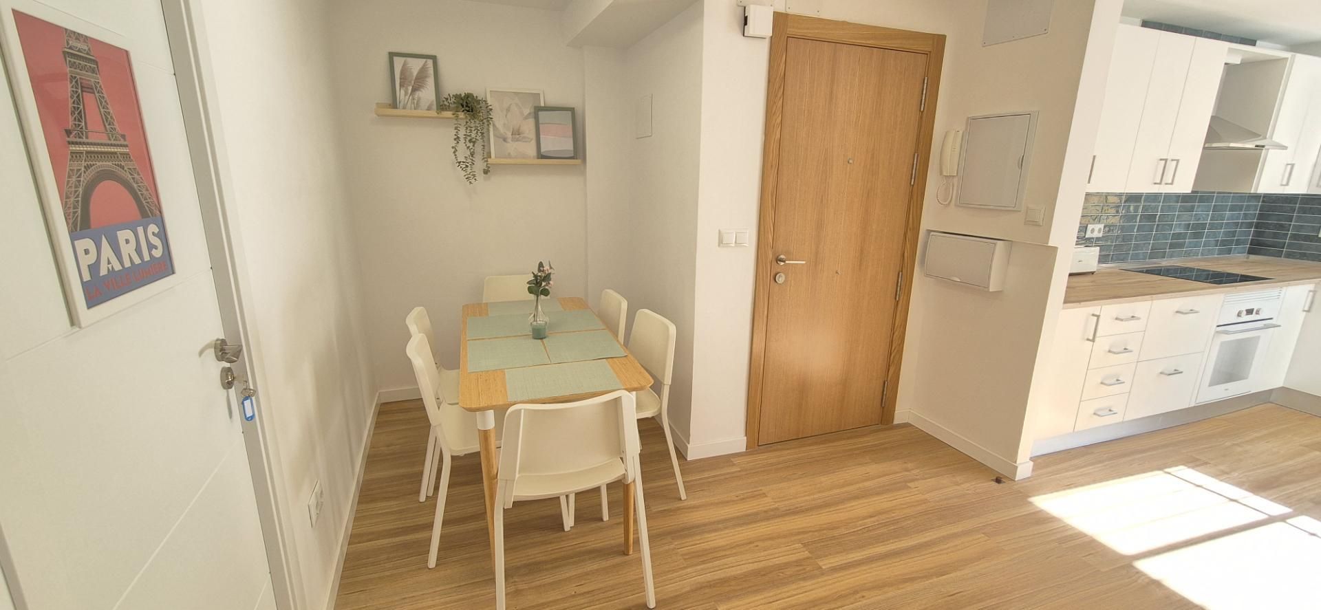 Menjador de Pis per a compartir en Málaga Capital amb Moblat, Forn i Rentadora