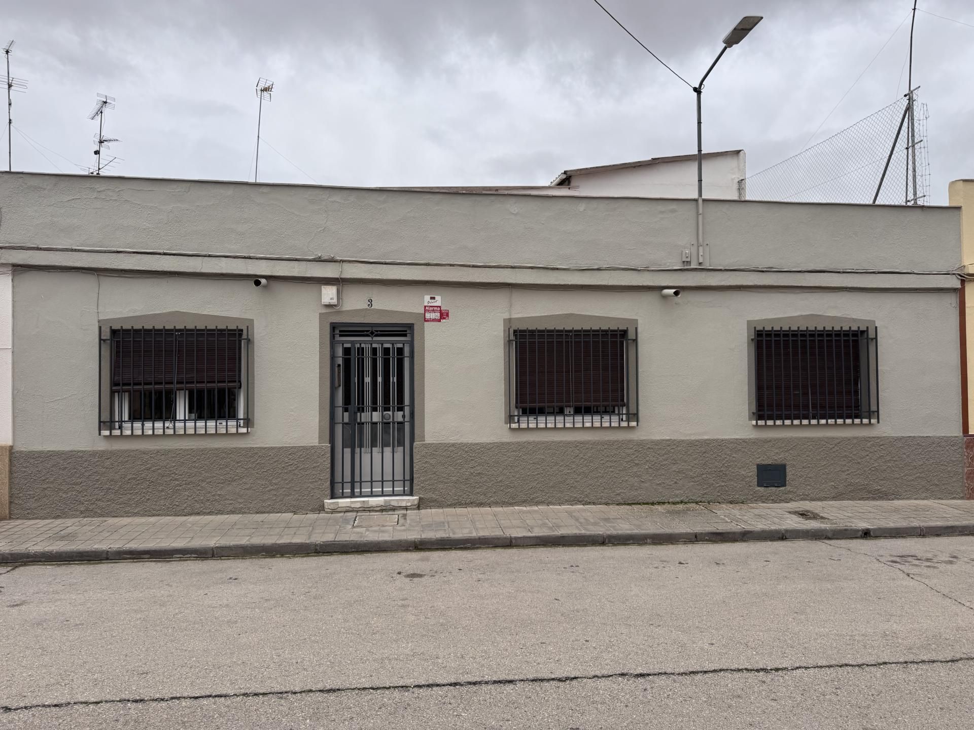 Exterior view of Planta baja for sale in Manzanares  with Air Conditioner, Heating and Terrace