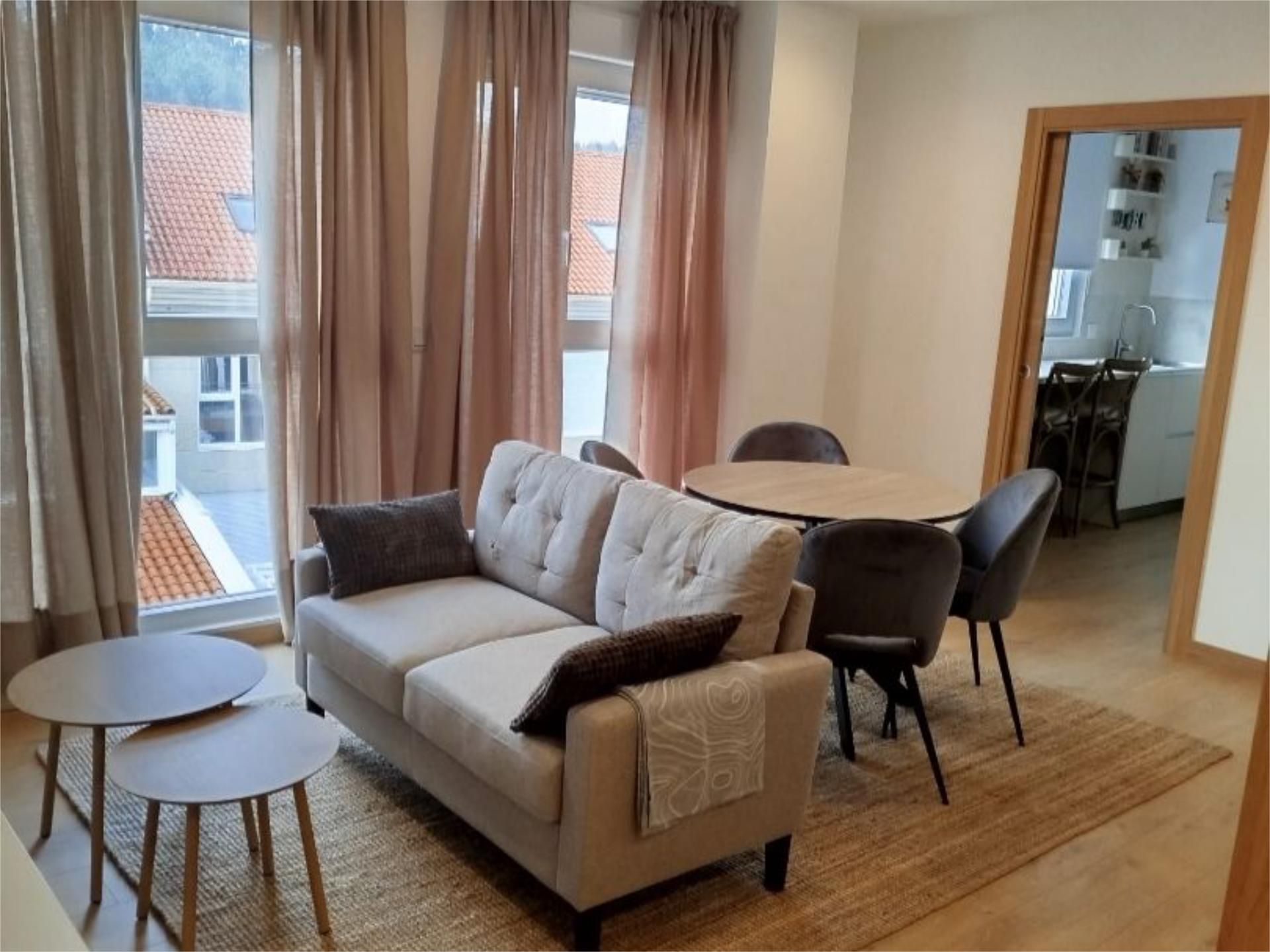 Flat to rent in Travesía da Calzada do Sar, 24, Castiñeiriño - Cruceiro de Sar Living room of Flat to rent in Santiago de Compostela with Heating, Parquet flooring and Storage room