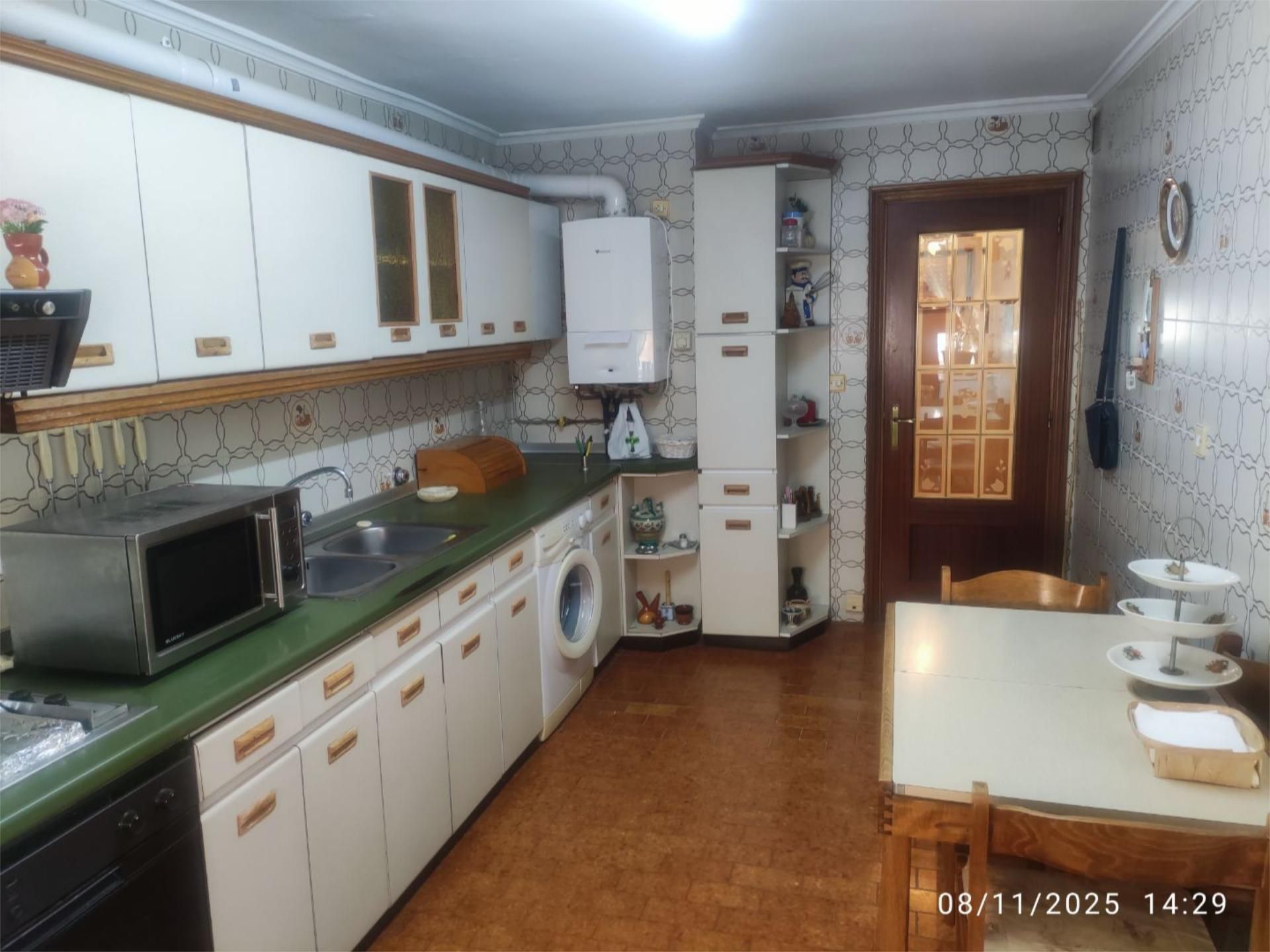 Kitchen of Flat for sale in Palencia Capital  with Heating, Parquet flooring and Furnished
