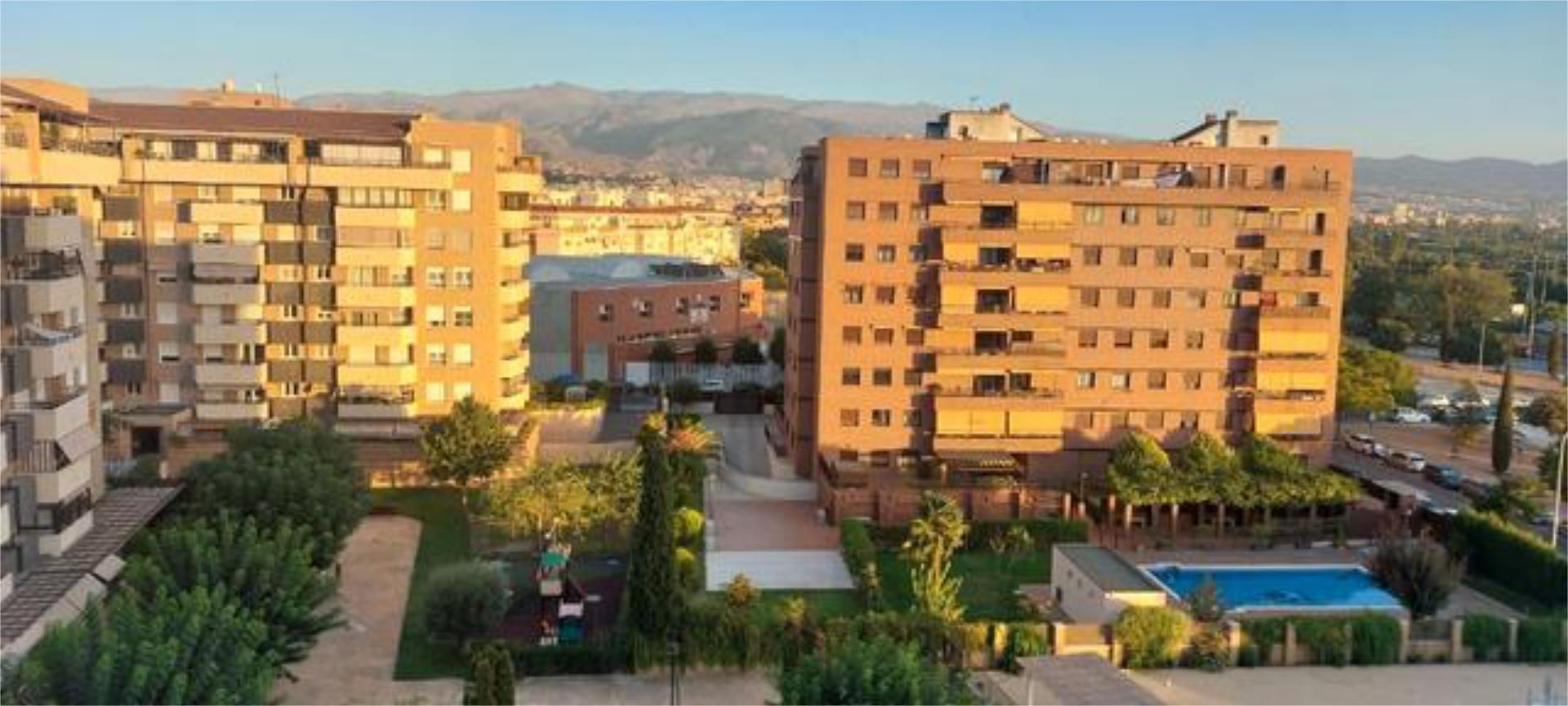 Exterior view of Attic to rent in  Granada Capital  with Terrace and Swimming Pool