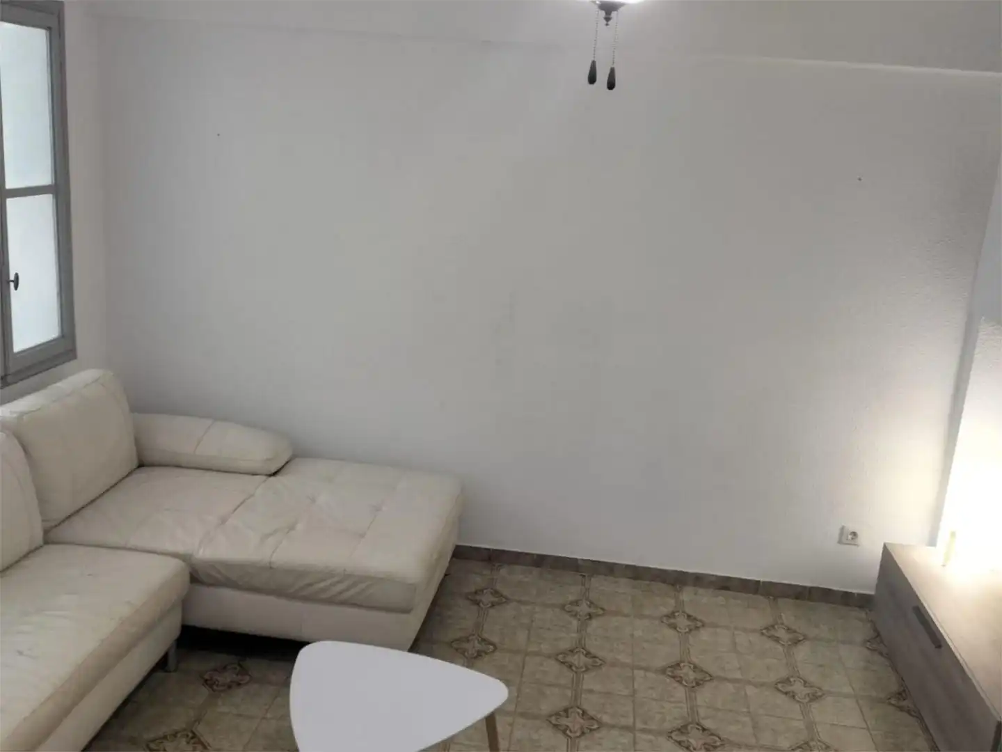 Zimmer in Plaça de l'Escultor Adsuara, 8, Zona Avenida del Mar Wohnung zur untervermieten in Castellón de la Plana / Castelló de la Plana mit Heizung, Abstellraum und Möbliert