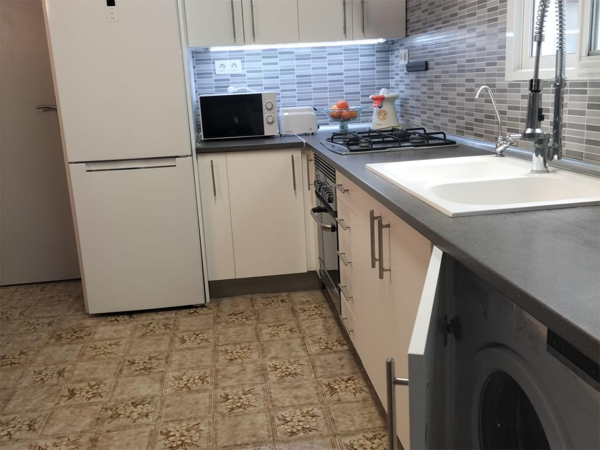 Flat to share in Plaça de l'Escultor Adsuara, 8, Zona Avenida del Mar Kitchen of Flat to share in Castellón de la Plana / Castelló de la Plana with Heating, Storage room and Furnished