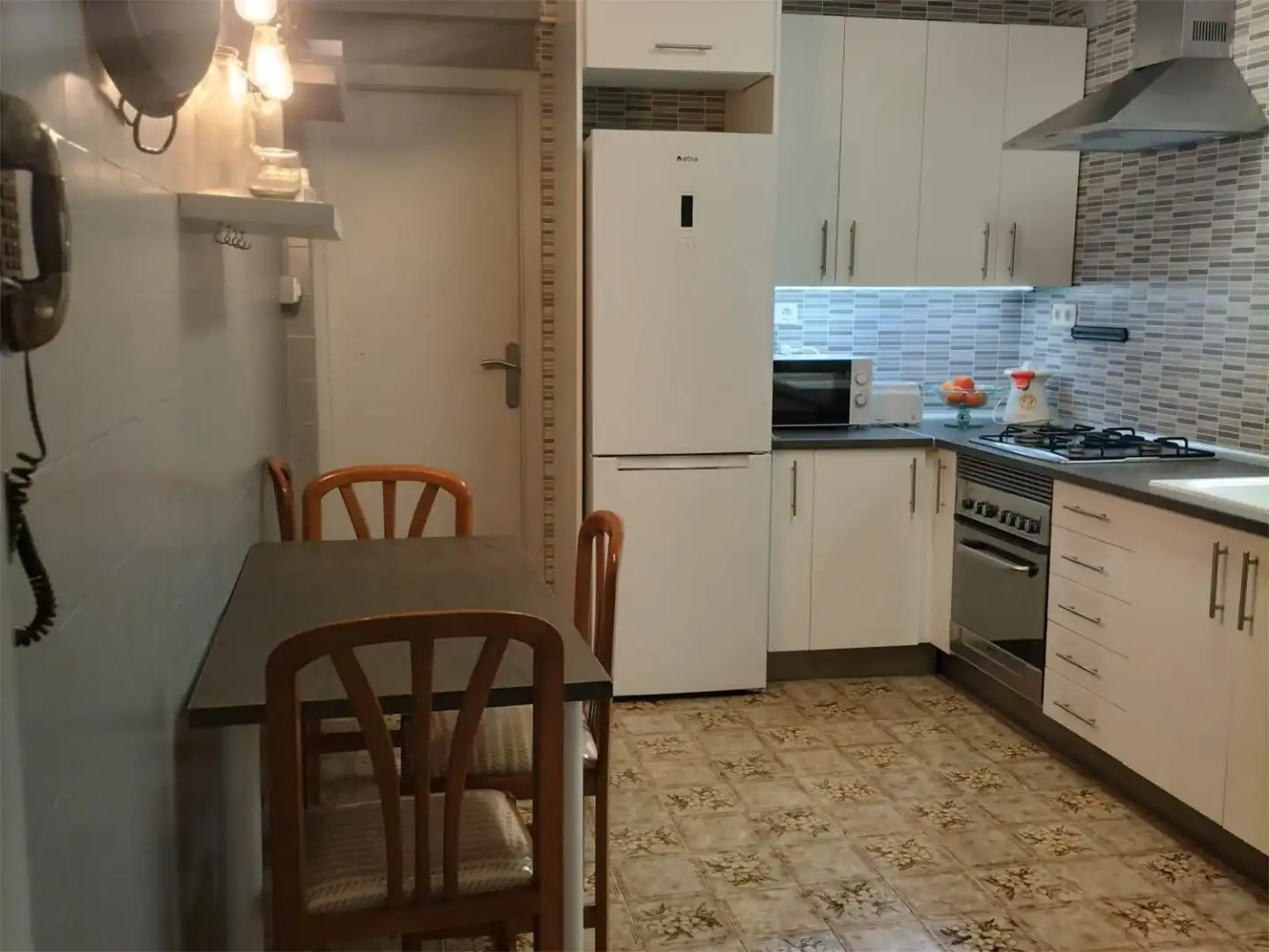 Zimmer in Plaça de l'Escultor Adsuara, 8, Zona Avenida del Mar Küche von Wohnung zur untervermieten in Castellón de la Plana / Castelló de la Plana mit Heizung, Abstellraum und Möbliert