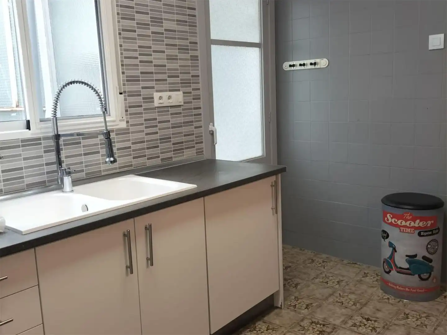 Zimmer in Plaça de l'Escultor Adsuara, 8, Zona Avenida del Mar Küche von Wohnung zur untervermieten in Castellón de la Plana / Castelló de la Plana mit Heizung, Abstellraum und Möbliert