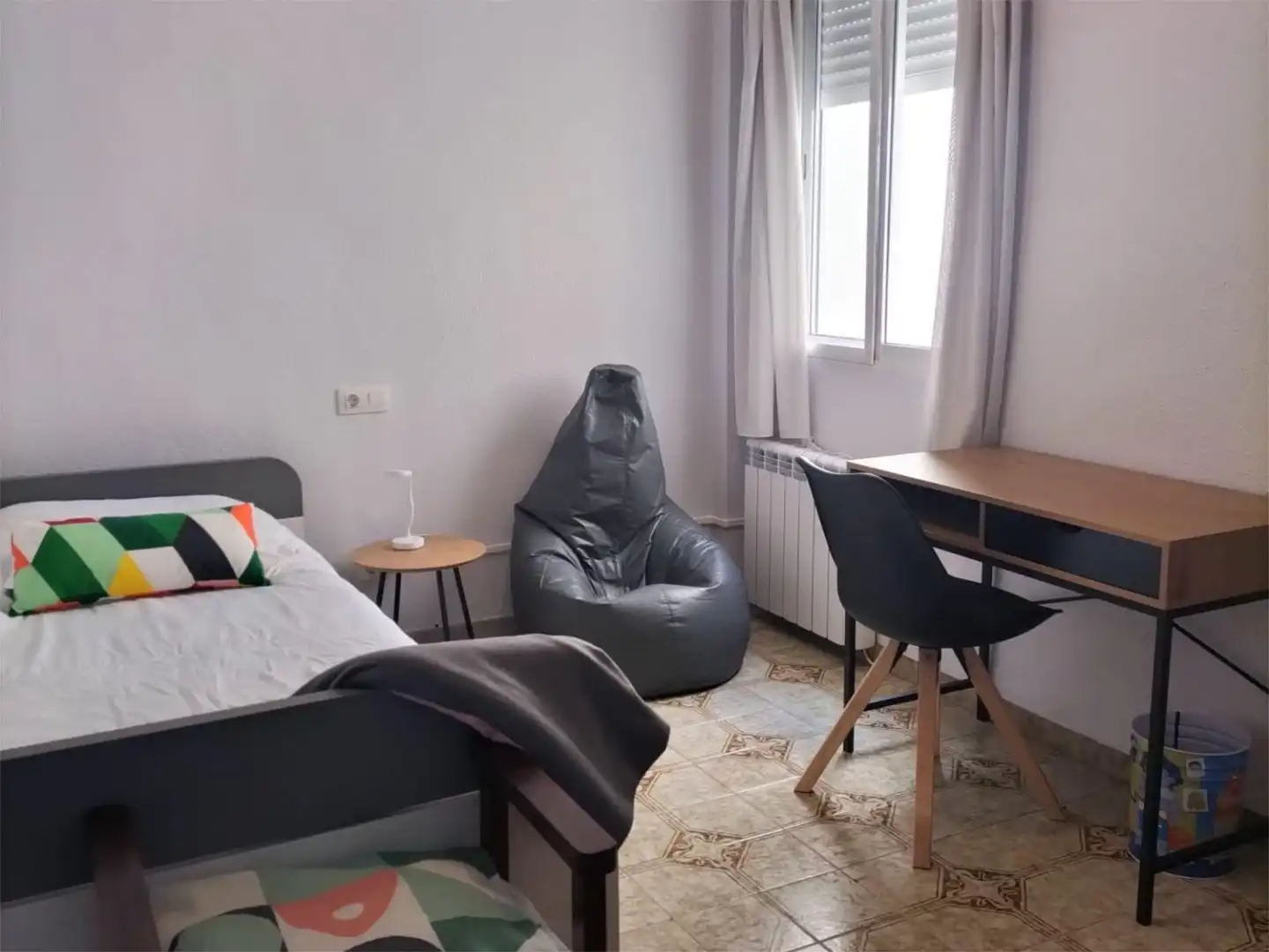 Zimmer in Plaça de l'Escultor Adsuara, 8, Zona Avenida del Mar Schlafzimmer von Wohnung zur untervermieten in Castellón de la Plana / Castelló de la Plana mit Heizung, Abstellraum und Möbliert